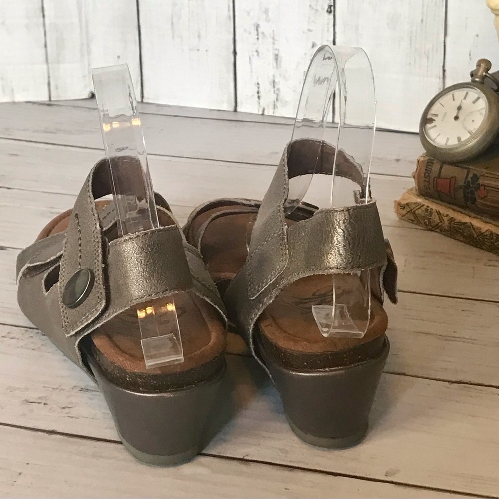 OTBT Sandey Wedge Metallic Sandal - Picture 9 of 11